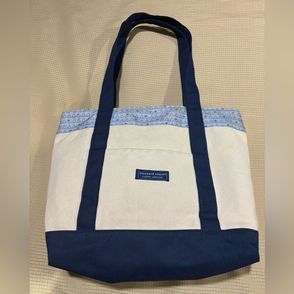 Vineyard Vines Custom Collection Tri Delta Medium Boat Tote in Cream and Navy